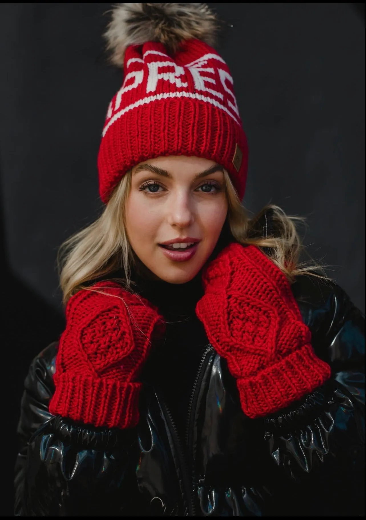 Après Knit Hat with Faux Fur Pom