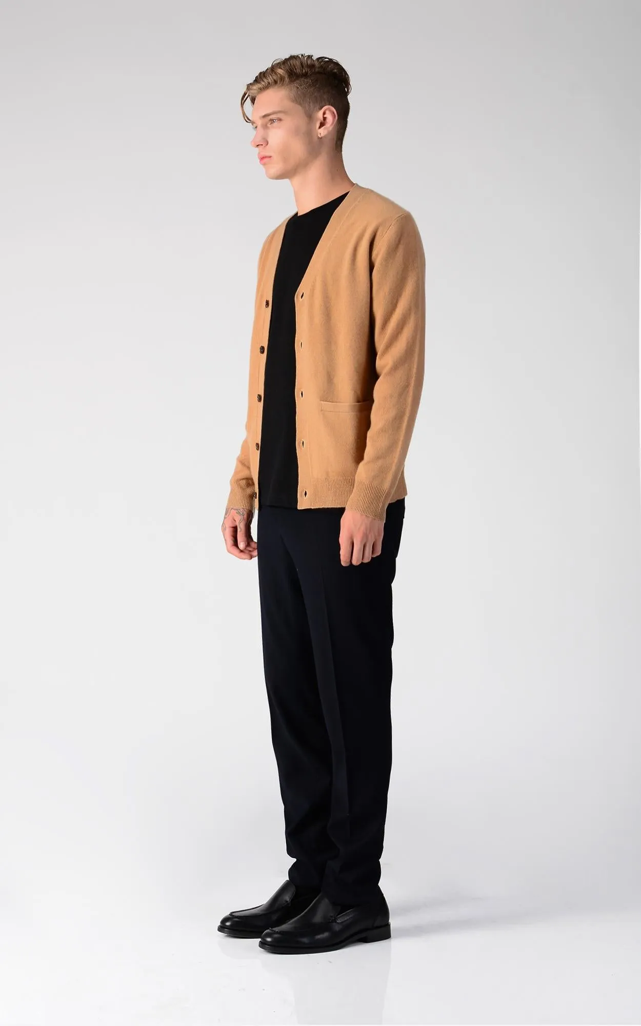 Men V-Neck Cardigan_Camel