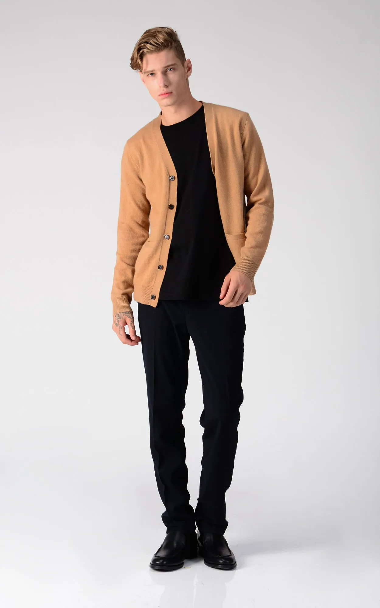 Men V-Neck Cardigan_Camel