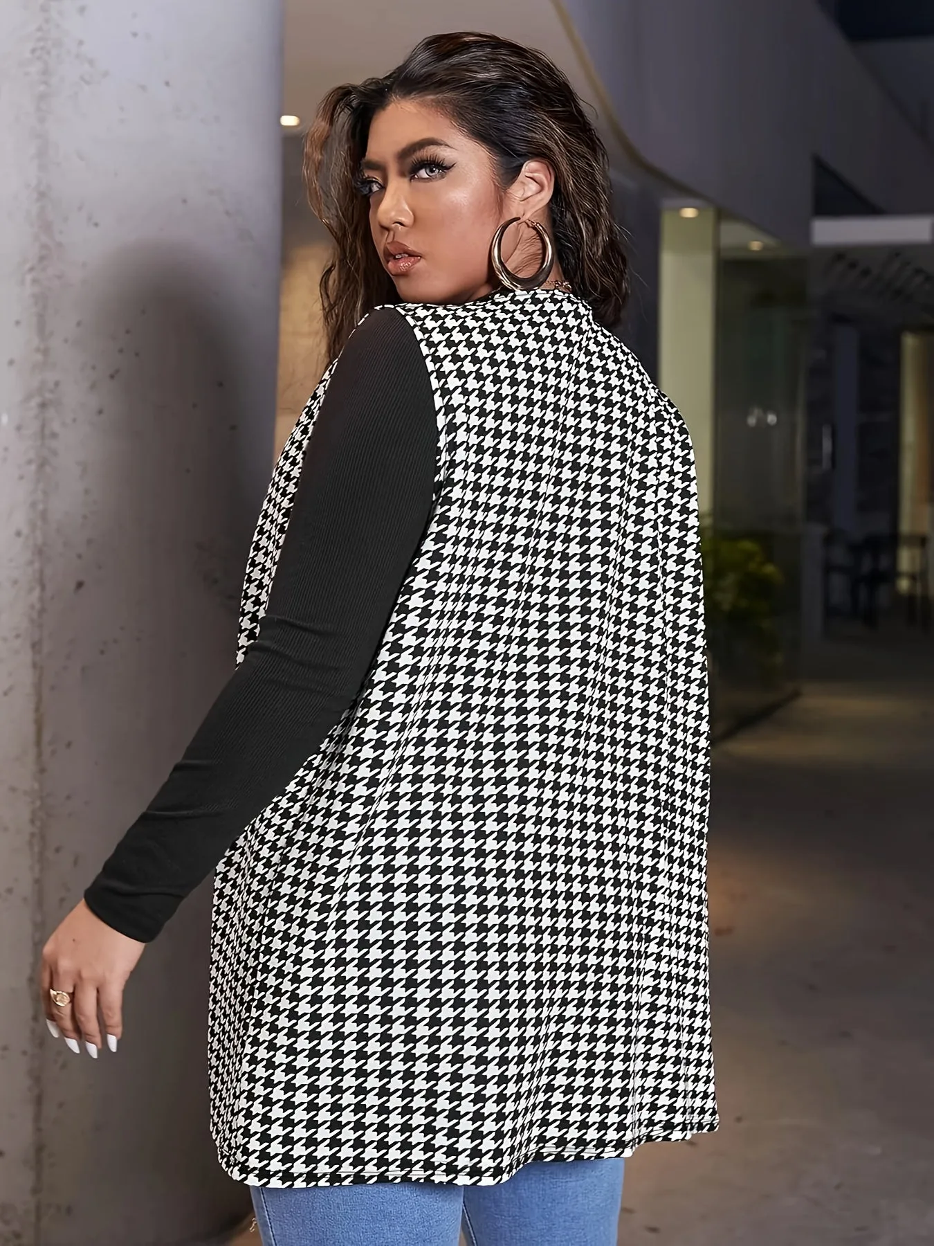 Plus Size Houndstooth Print Vest - A Must-Have for Spring & Fall Wardrobes