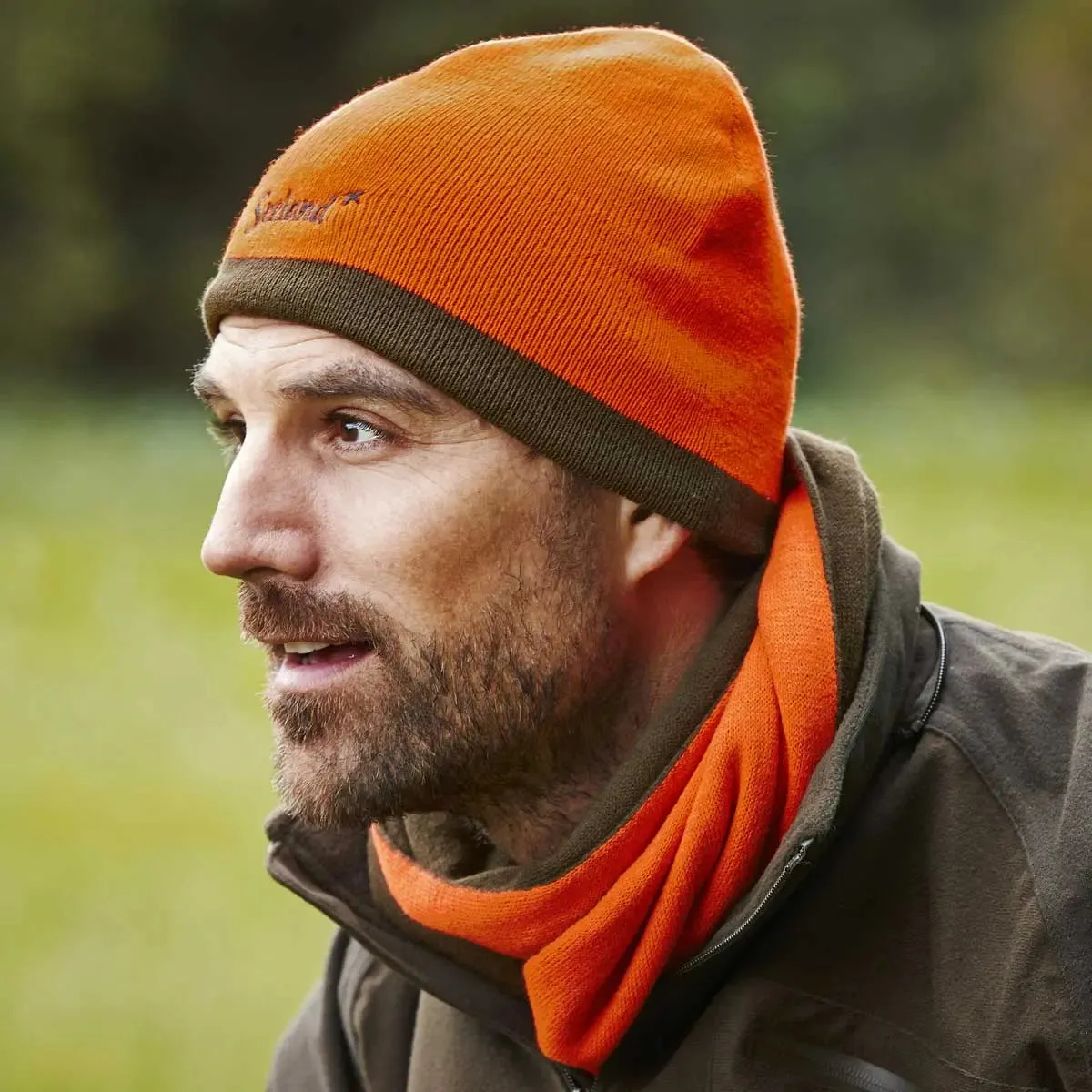 SEELAND Ian Reversible Beanie Hat - Hi-vis Orange / Pine Green