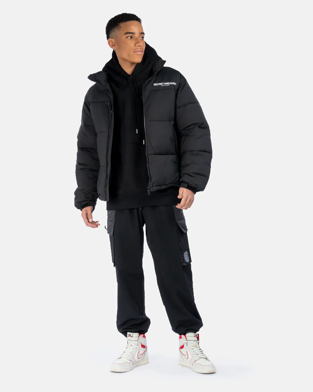 SSS ESSENTIALS PUFFER JACKET BLACK