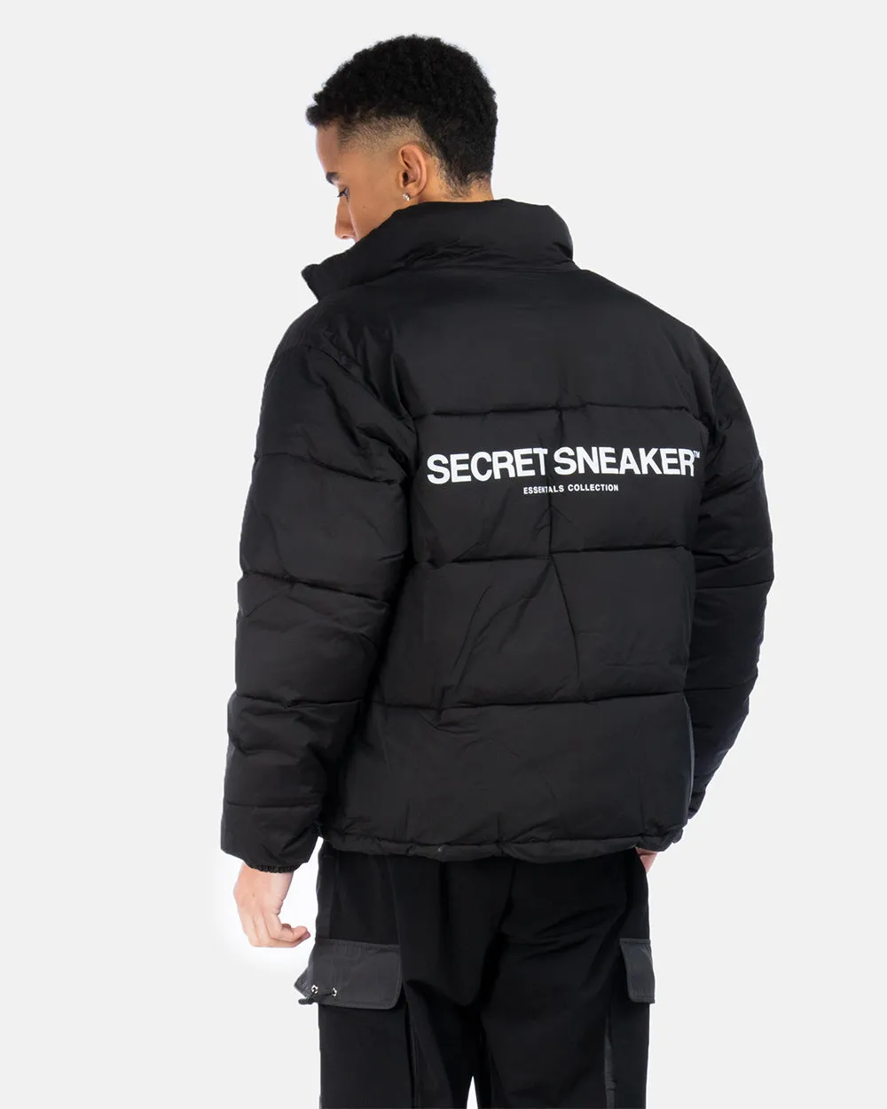 SSS ESSENTIALS PUFFER JACKET BLACK